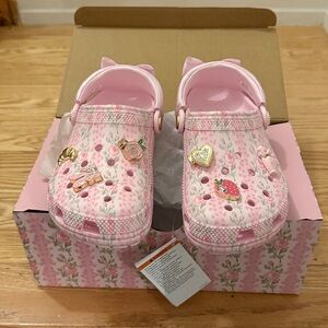 Brand New! CROCS Kids' Pink Floral Clogs with Satin Bow and Gold Charms